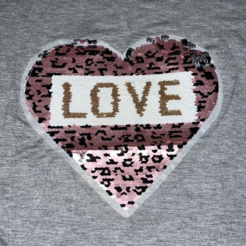 Leopard Heart Sequin Flip Tee Size Medium - Picture 2 of 5